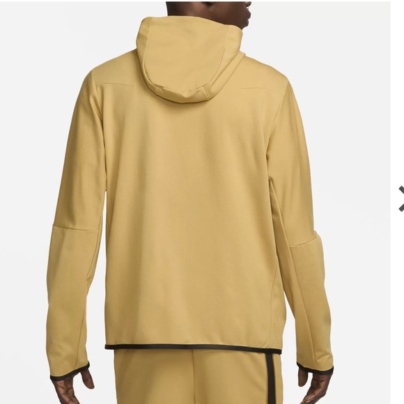 Nike Tech lightweight jacket. Nwt. Size M - Picture 2 of 7